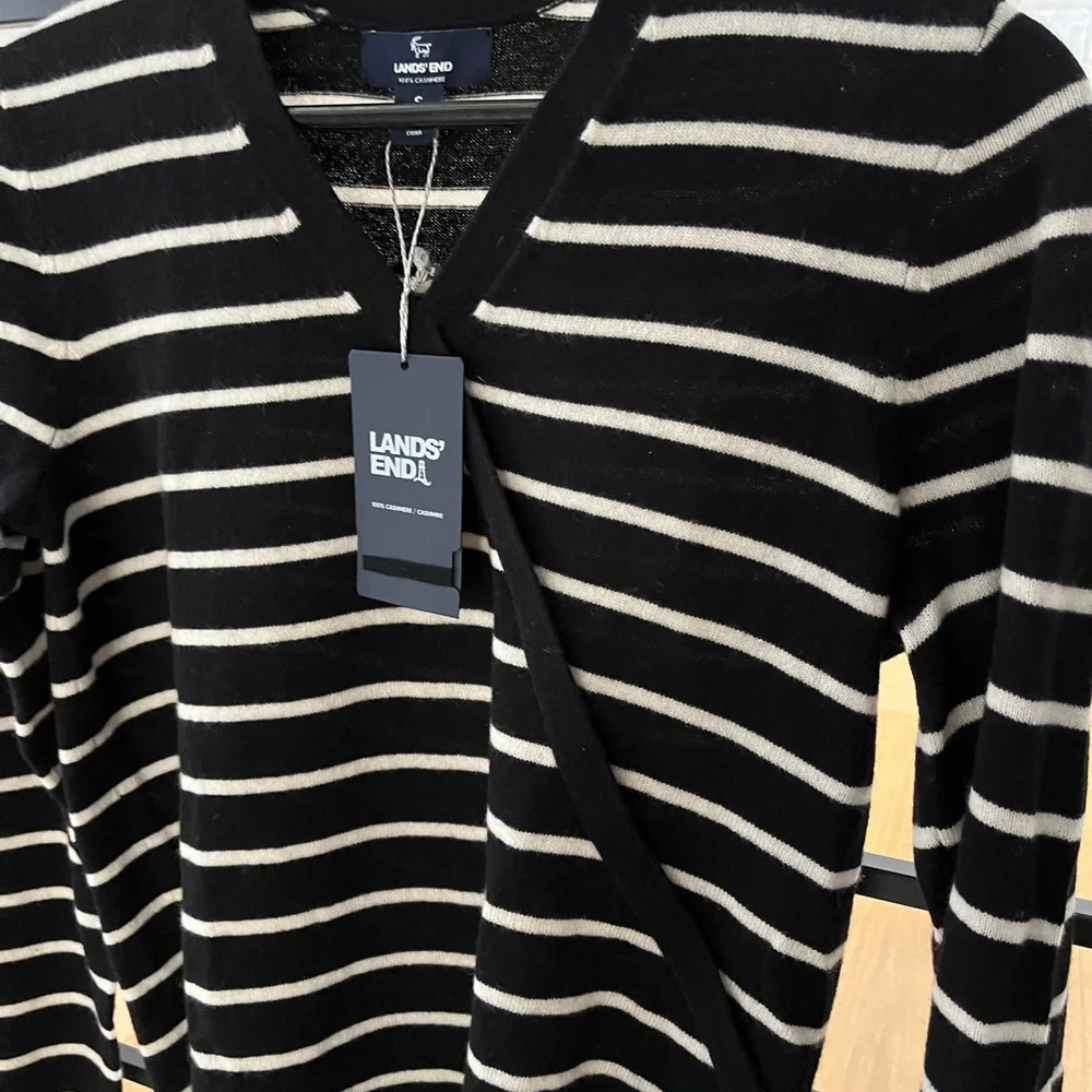 NWT CASHMERE Lands' End women Black and White V-Neck Sweater - Picture 4 of 8